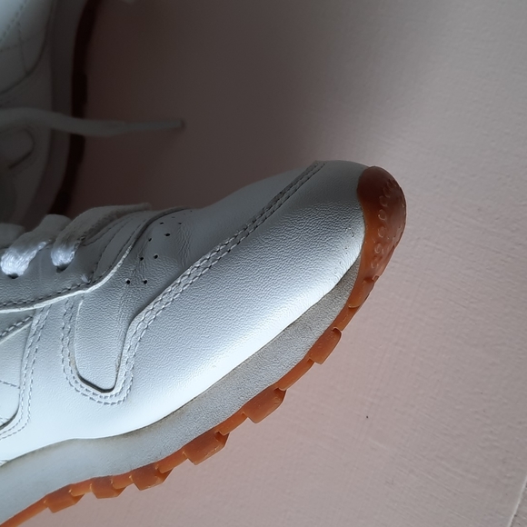 Classic Reebok Sneakers - Picture 8 of 11